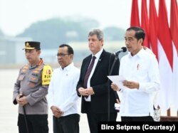 Presiden Jokowi mengatakan bantuan kemanusiaan sebesar 51 ton berupa alat medis dan bahan makanan serta bahan logistik lainnya akan diberangkatkan dengan tiga pesawat. (Foto: Courtesy/Biro Setpres)