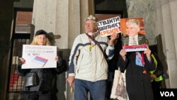 Građani na protestu koalicije Srbija protiv nasilja ispred Ustavnog suda u Beogradu (foto: Stefan Miljuš)