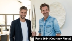 Paris 2024 chief Tony Estanguet and designer Mathieu Lehanneur present the torch that will be carried by 11,000 people in the 2024 Olympic Games. The photo was taken on July 25, 2023. (Courtesy Photo)