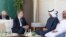 အဘူဒါဘီမှာ UAE သမ္မတ Sheikh Mohamed bin Zayed al-Nahyan (လယ်) နဲ့တွေ့ဆုံဆွေးနွေးနေတဲ့ အမေရိကန်နိုင်ငံခြားရေးဝန်ကြီး Antony Blinken (ဝဲ) (ဇန်နဝါရီ ၈၊ ၂၀၂၄)