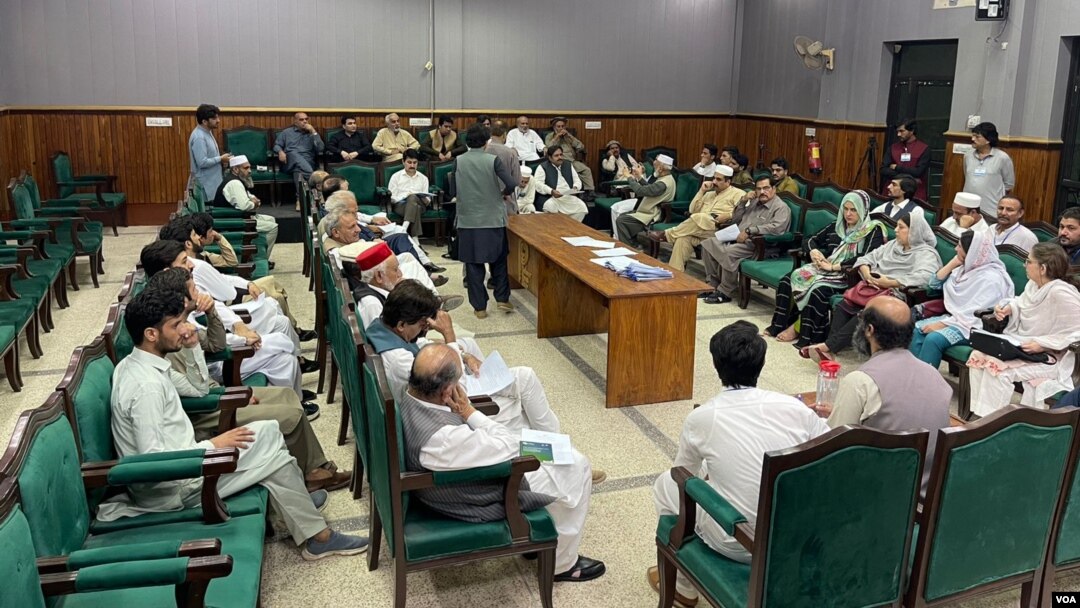 د افغان کډوالو ستونزې او حل لارې