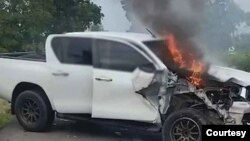 တရားမဝင်မြန်မာတွေပါတဲ့ကား စစ်ဆေးရေးဖြတ်ကျော်ပြီး ယာဉ်တိုက်မိလို့ မီးလောင် (ဇူလိုင် ၅၊ ၂၀၂၃)