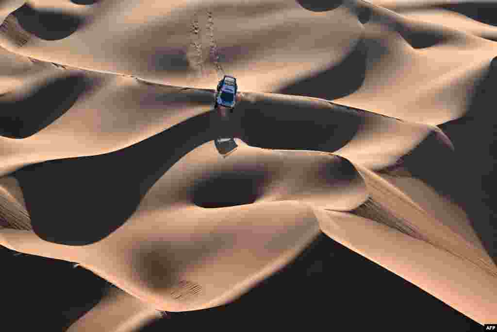 Team Nasser Racing's Qatari driver Nasser Al-Attiyah and his French co-driver Mathieu Baumel steer their car in the dunes during the second part of the 48h-chrono stage of the Dakar rally 2024, between Shubaytah and Shubaytah, Saudi Arabia.