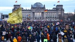 Almanya'nın birçok şehrinde aşırı sağcı AfD'nin planının ifşa olmasının ardından protesto gösterileri düzenlendi.