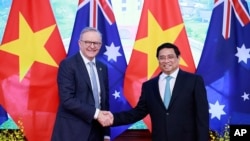 Australian Prime Minister Anthony Albanese, left, and Vietnamese Prime Minister Pham Minh Chinh, left, shake hands, ahead of their bilateral meeting in Hanoi, Vietnam, June 4, 2023.