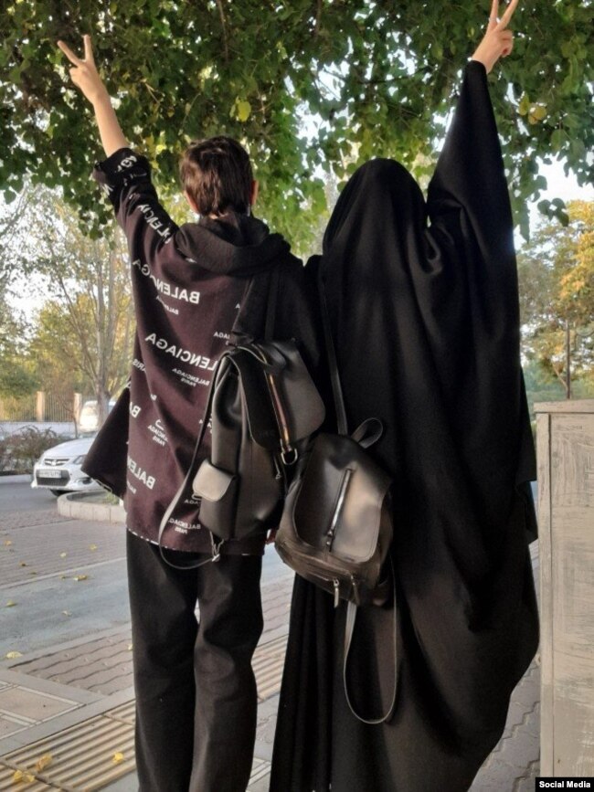 نافرمانی مدنی زنان ایران در مقابل حجاب اجباری