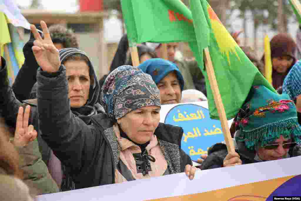 Jinên Efrînî Yên Derbider Li Dijî Tundîyê Daketin Qadan