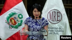 La ministra de Relaciones Exteriores de Perú, Ana Cecilia Gervasi, asiste a una conferencia de prensa sobre el asilo que México otorgó a la familia del expresidente Pedro Castillo, en Lima, Perú, el 20 de diciembre de 2022.