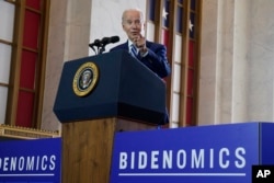Predsjednik SAD Joe Biden drži govor o ekonomiji, u Starom poštanskom uredu u Čikagu, 28. juna 2023. godine.