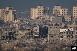 Uništene zgrade u Pojasu Gaze, gledano iz južnog Izraela, 16. novembra 2023.