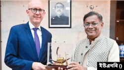 পররাষ্ট্রমন্ত্রী ড. হাছান মাহমুদের সঙ্গে ইইউ রাষ্ট্রদূত চার্লস হোয়াইটলি। ১৭ জানুয়ারি, ২০২৪।