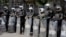 Policija Kosova ispred zgrade opštine u Zvečanu