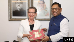 প্রতিমন্ত্রী নসরুল হামিদের সঙ্গে সৌজন্য সাক্ষাত করেন ডেনমার্কের বিদায়ী রাষ্ট্রদূত উইনি ইস্ট্রুপ পিটারসন। ১৬ জুলাই, ২০২৩। 