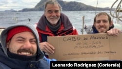 Leonardo Rodríguez junto a sus compañeros de viaje en el velero que los llevó a Cabo de Hornos. 