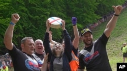 Britain Cheese-Rolling