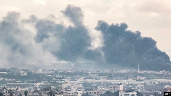 Smoke billows during Israeli bombardment on Khan Yunis from Rafah in the southern Gaza Strip early on Jan. 3, 2024.