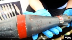 FILE - A North Korean-made F-7 rocket-propelled grenade with a distinctive red stripe is seen at a facility in Tzrifin, Israel, Dec. 28, 2023. New photos show weapons etched with Korean characters retrieved in Israeli-Hamas conflict. (Sanghoon Lee/VOA Korean)