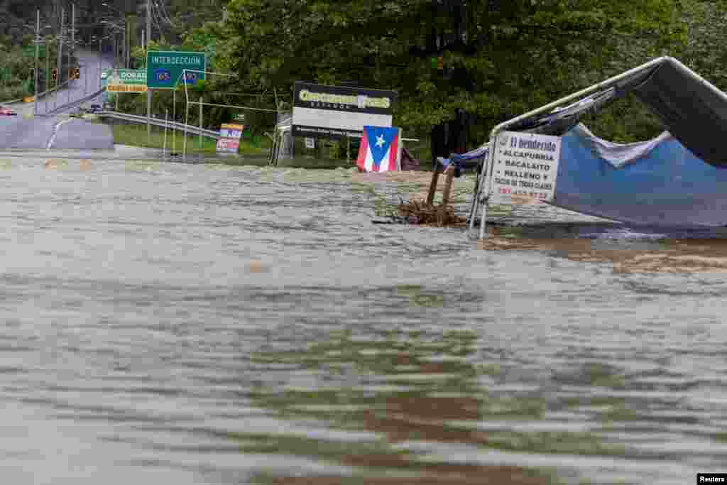 Cientos de miles de hogares y empresas se quedaron sin servicio eléctrico luego del paso del huracán Ernesto por las islas Vírgenes y Puerto Rico.&nbsp;