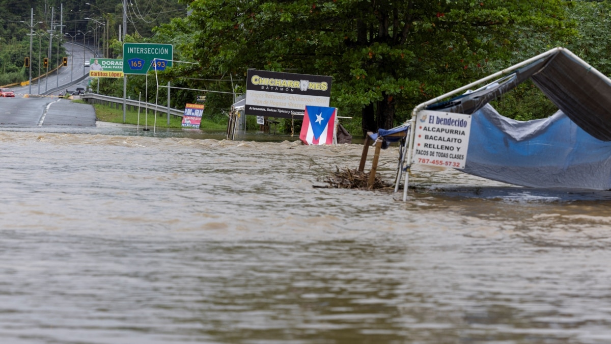 Hurricane Ernesto hits Puerto Rico, rises to Category 1