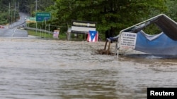 En Fotos | Ernesto se aleja de Puerto Rico convertido en huracán categoría 1