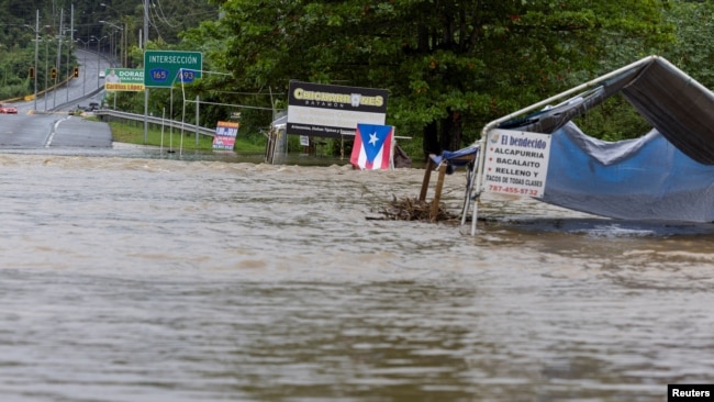 En Fotos | Ernesto se aleja de Puerto Rico convertido en huracán categoría 1