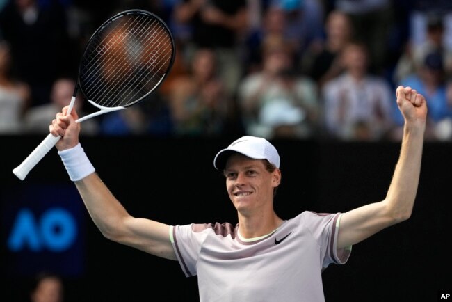Sinner, Djokovic'i yenerek Avustralya açıkta finale yükseldi.