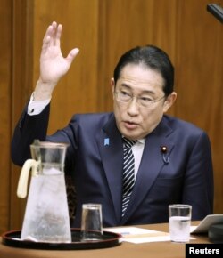 Perdana Menteri Jepang Fumio Kishida dalam sidang komite etika parlemen di Tokyo, Jepang, 29 Februari 2024. (Kyodo/via REUTERS)