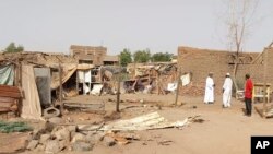 People check the rubble of their destroyed home after strikes at Allamat district in Khartoum, Sudan, June 1, 2023.