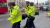 Londra’da çevreciler trafiği kesti, 9 kişi tutuklandı