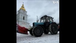 乌克兰严寒气候 民众关心前线作战的军人 