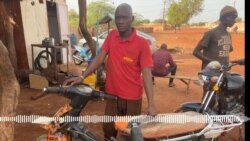  Aliou Diarra ye sen fila bolimafen dilanbaga dɔ ye Nara. A ka jago tɛ baara kɛ tugun.