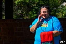 Roxanna Foster, Direktur Rock the Native Vote di sebuah taman di Oklahoma City, Oklahoma, 30 September 2023. (CHANDAN KHANNA / AFP)