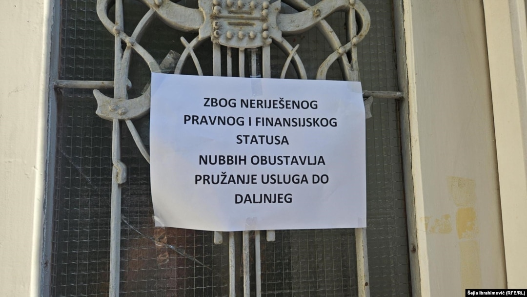 Zahtjevi radnika su imenovanje nove upravljačke strukture, i definisan stabilan pravni i financijski status biblioteke.