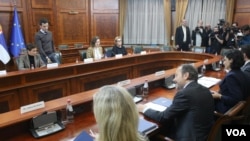 Sastanak premijerke Srbije Ane Brnabić sa šefom Delegacije EU Emanueleom Žiofreom koji joj je uručio Izveštaj EK za Srbiju za 2023. godinu (foto: FoNet)