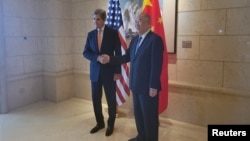 U.S. Special Presidential Envoy for Climate John Kerry shakes hands with his Chinese counterpart Xie Zhenhua before a meeting in Beijing, China July 17, 2023. (REUTERS/Valerie Volcovici)