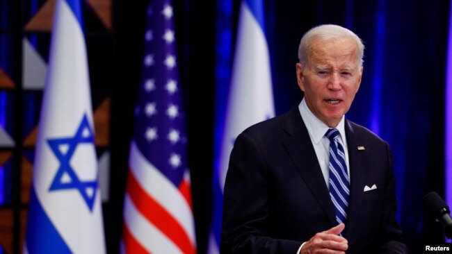 El presidente estadounidense Joe Biden pronuncia un discurso durante su visita a Israel en medio del actual conflicto entre Israel y Hamás, en Tel Aviv, Israel, el 18 de octubre de 2023. REUTERS/Evelyn Hockstein