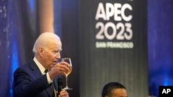 US President Joe Biden offers a toast at the heads of delegation dinner at the Asia-Pacific Economic Cooperation summit, Nov. 16, 2023, at the Legion of Honor Museum in San Francisco.