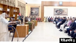 গণভবনে প্রধানমন্ত্রীর ত্রাণ তহবিলে বিভিন্ন আর্থিক সংস্থার কাছ থেকে অনুদান গ্রহণ কালে প্রধানমন্ত্রী শেখ হাসিনা বক্তব্য রাখছেন। 