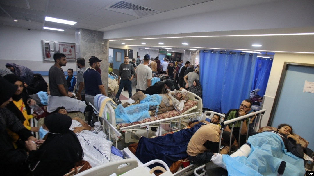 Suasana di bangsal darurat rumah sakit Al-Shifa menyusul serangan Israel, di Kota Gaza, 5 November 2023. (Bashar TALEB / AFP)