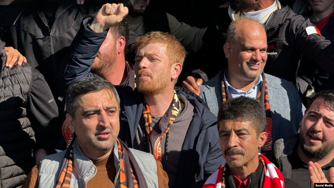 HÜDA-PAR adayı Serkan Ramanlı tarafından paylaşılan bu fotoğraf, DEM Partililer arasında tartışma yaratmıştı
