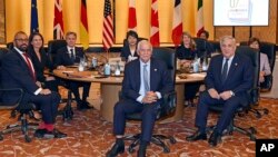 Los ministros de Relaciones Exteriores el G7 posan para una fotografía al comienzo de la reunión en la casa de huéspedes del Ministerio de Asuntos Exteriores en Tokio, el miércoles 8 de noviembre de 2023. (Toshifumi Kitamura/Pool Photo vía AP)