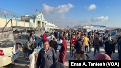 Crowds of people are seen in Rafah, Gaza, on March 2, 2024. Israel says U.N. distribution problems are preventing food from getting into Gaza, while aid organizations blame delays from the Israeli military.