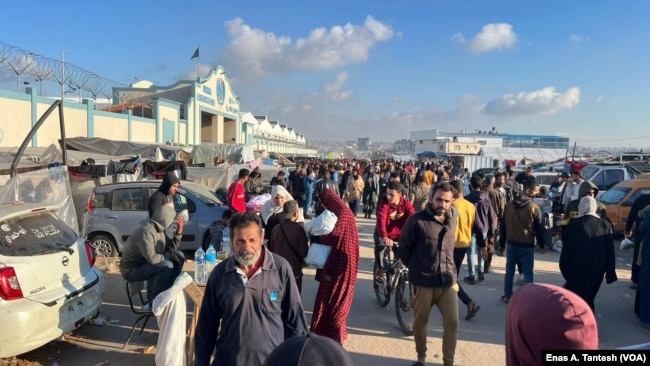 Crowds of people are seen in Rafah, Gaza, on March 3, 2024. Israel says U.N. distribution problems are preventing food from getting into Gaza, while aid organizations blame delays from the Israeli military.