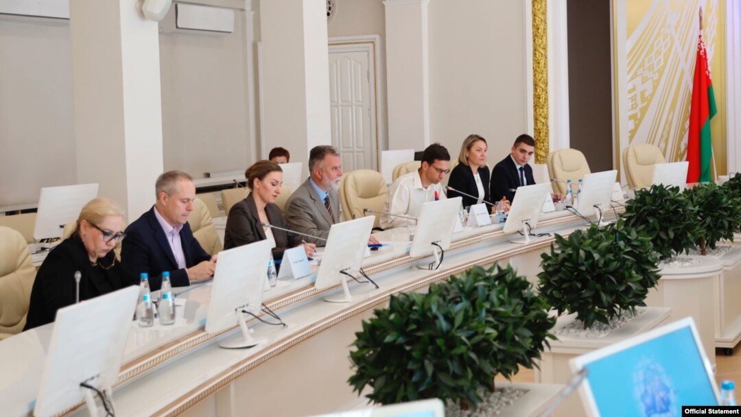 Ministar informisanja i telekomunikacija u Vladi Srbije Dejan Ristić predvodi delegaciju svog ministarstva na sastanku sa delegacijom domaćina, tokom zvanične posete Beorusiji, u Minsku, 29. avgusta 2024. (Foto: Ministarstvo informisanja i telekomunikacija)