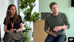 Mira Murati dhe Sam Altman gjatë një aktiviteti me programuesit (6 nëntor 2023)