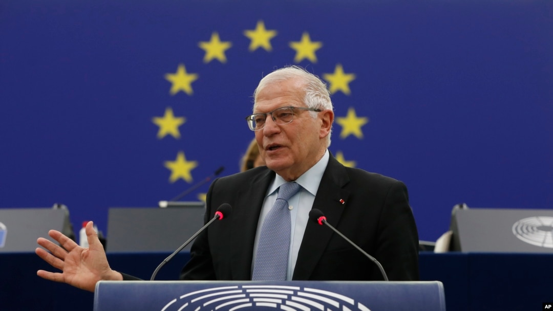 Kepala kebijakan luar negeri UE Josep Borell menyampaikan pidatonya di Parlemen Eropa, Rabu, 16 Februari 2022 di Strasbourg. (Foto: AP)