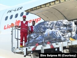 Pesawat ketiga tersebut mengangkut sekitar 26,5 ton logistik bantuan yang melengkapi total 51,5 ton bantuan kemanusiaan tahap pertama dari Indonesia. (Foto: Courtesy/Biro Setpres)