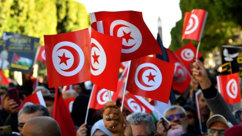 Des centaines de Tunisiens dans la rue pour commémorer la révolution