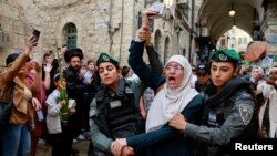 Israeli border police officers detain a Palestinian protester during the Jewish holiday of Sukkot in Jerusalem&#39;s Old City. REUTERS/Ammar Awad&nbsp;&nbsp;
