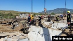 Azərbaycan xilasediçiləri Xankəndi yaxınlığında benzindoldurama məntəqəsində (Mənbə: FHN)